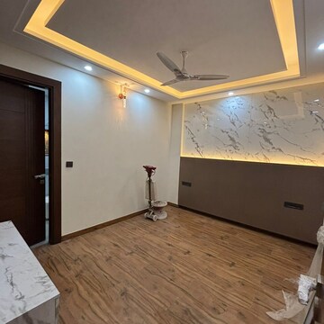 Room in 3 BHK Apartment at Ansal API Esencia Wood Winds, Sector 67a – for Rent