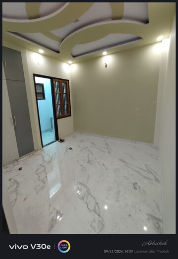 Room in 2 BHK Independent House at Jankipuram Extension – for Sale