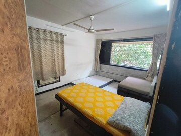 Bedroom in 2 BHK Apartment at Juhu – for Rent