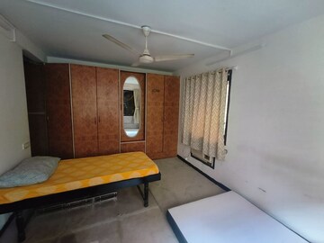 Room in 2 BHK Apartment at Juhu – for Rent