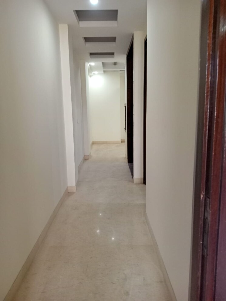undefined, east of kailash 3 Bedroom 1100 Sq.Ft. Builder Floor In East Of Kailash Delhi 8283590