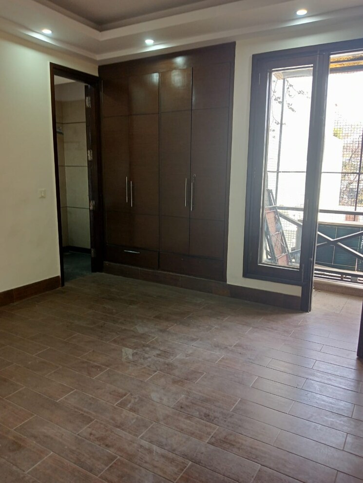 Room, east of kailash 3 Bedroom 1100 Sq.Ft. Builder Floor In East Of Kailash Delhi 8283590