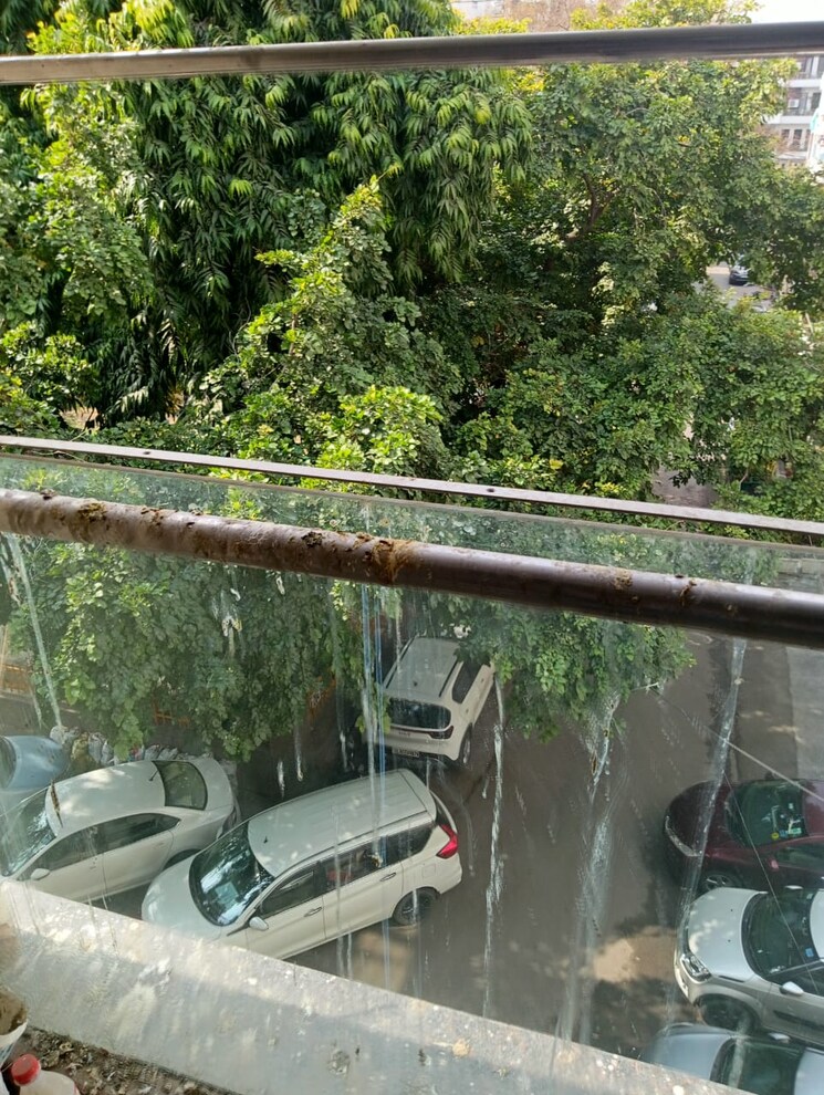 Balcony, east of kailash 3 Bedroom 1100 Sq.Ft. Builder Floor In East Of Kailash Delhi 8283590