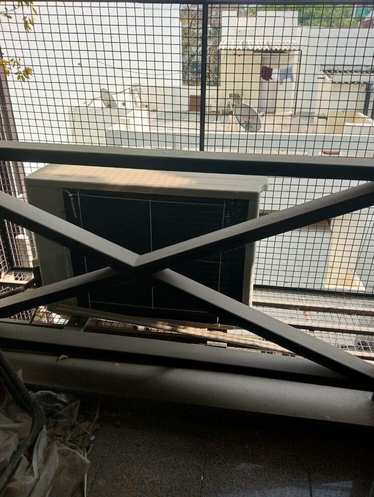 Balcony, east of kailash 3 Bedroom 1100 Sq.Ft. Builder Floor In East Of Kailash Delhi 8283590