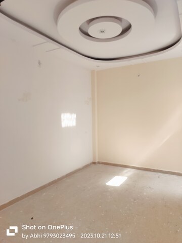 Room in 2 BHK Independent House at Jankipuram Extension – for Sale