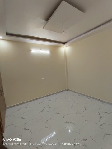 Room in 2 BHK Independent House at Jankipuram Extension – for Sale