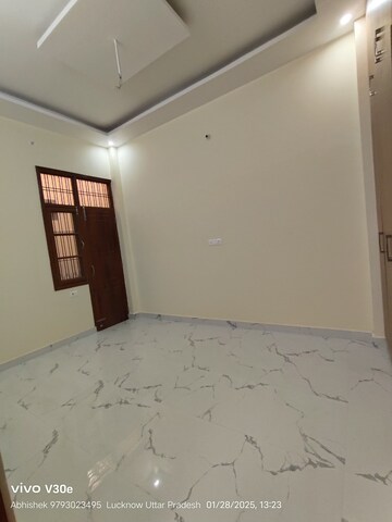 Room in 2 BHK Independent House at Jankipuram Extension – for Sale