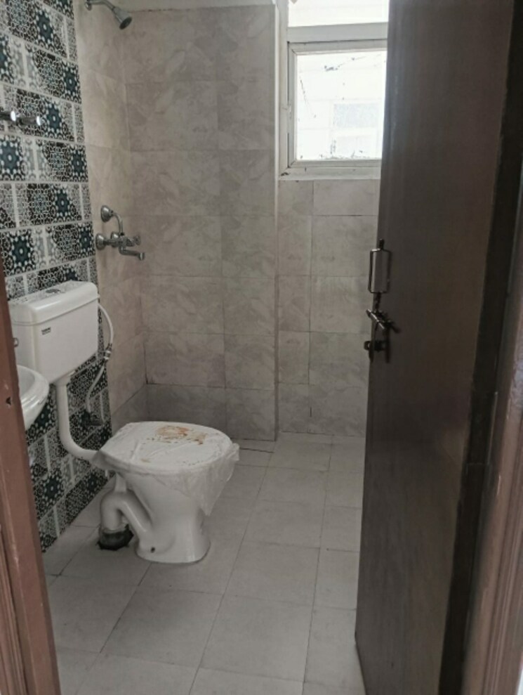 Bathroom, signature-orchard-avenue-2 2 Bedroom 680 Sq.Ft. Apartment In Sector 93 Gurgaon 8283644