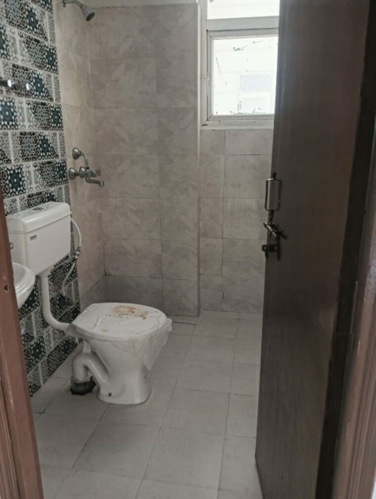 Bathroom, signature-orchard-avenue-2 2 Bedroom 680 Sq.Ft. Apartment In Sector 93 Gurgaon 8283644