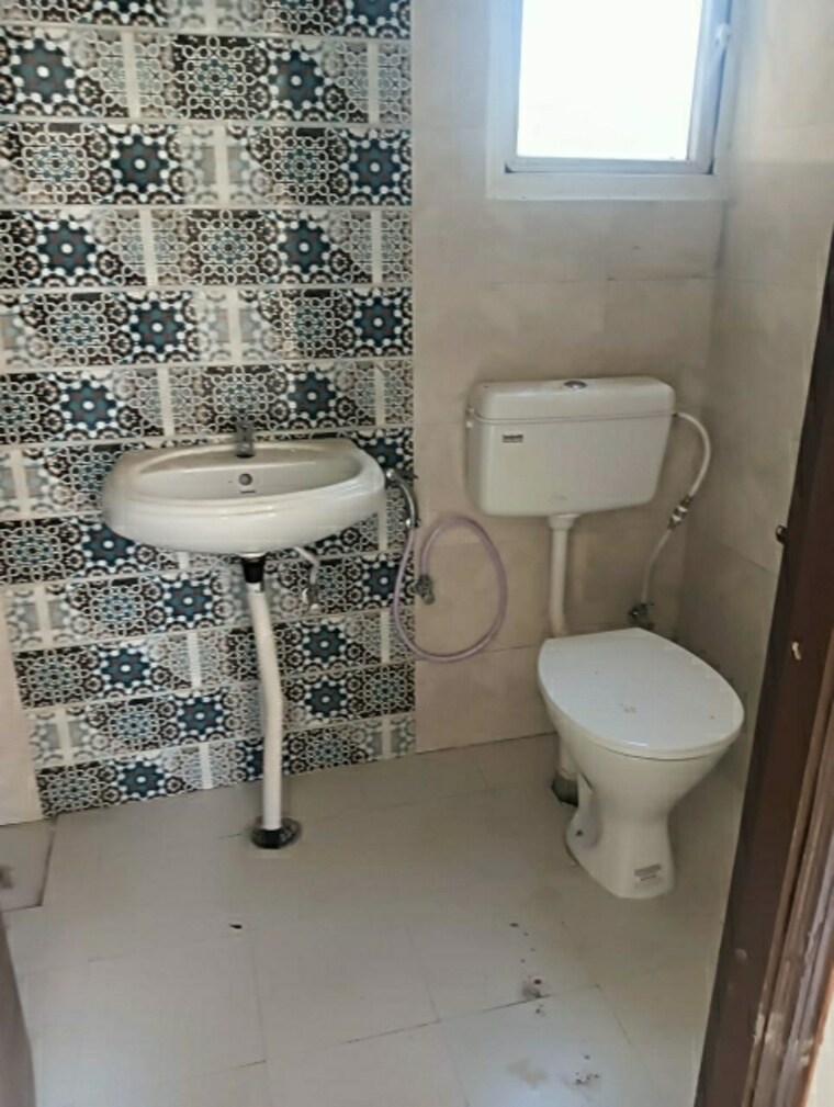 Bathroom, signature-orchard-avenue-2 2 Bedroom 680 Sq.Ft. Apartment In Sector 93 Gurgaon 8283644