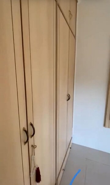 Furnished Amenities in 2 BHK Apartment at Bandra West – for Rent