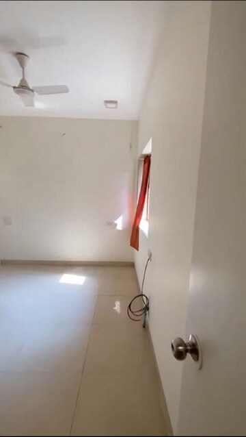 Furnished Amenities in 2 BHK Apartment at Bandra West – for Rent