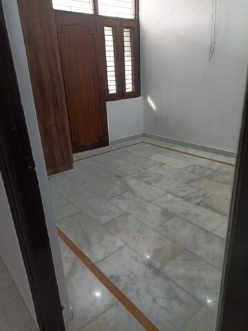 Room in 2 BHK Builder Floor at Sector 42 – for Sale