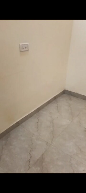 Room in 2 BHK Builder Floor at Sector 57 – for Rent