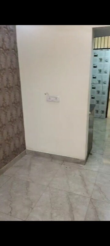 Room in 2 BHK Builder Floor at Sector 57 – for Rent