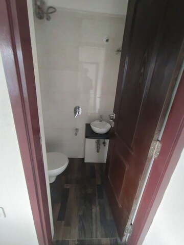 Bathroom in 1.5 BHK Apartment at Gardenia Apartment Santacruz, Santacruz East – for Rent