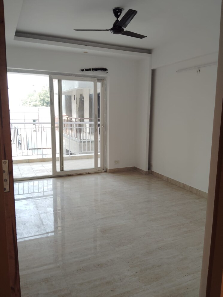 Room, sector 77 3.5 Bedroom 1702 Sq.Ft. Apartment In Sector 77 Faridabad 8283771