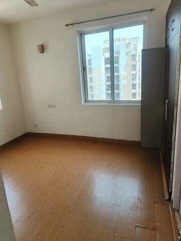 Room in 2 BHK Apartment at Jaypee Greens Klassic Heights, Sector 134 – for Rent