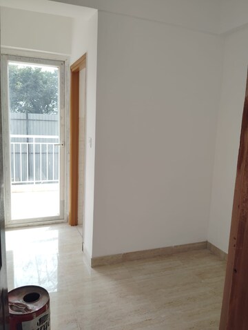 Room in 3.5 BHK Apartment at Sector 77 – for Sale