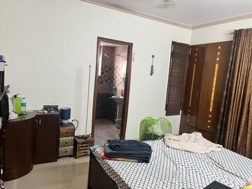 Bedroom in 3 BHK Apartment at Sector 56 – for Rent