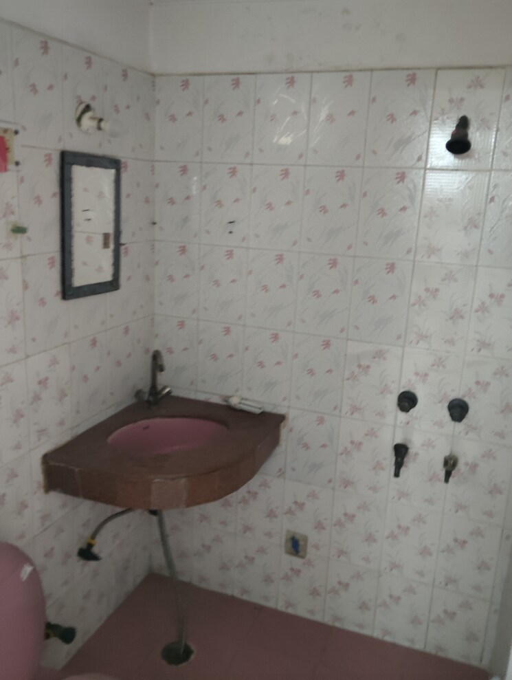 Bathroom, alok-vihar 2 Bedroom 880 Sq.Ft. Apartment In Sector 50 Noida 8284012
