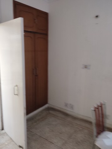 Room in 2 BHK Apartment at Alok Vihar, Sector 50 – for Sale