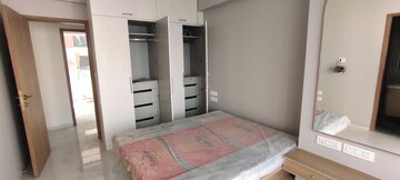Room in 2 BHK Apartment at Chandak Cornerstone, Worli – for Rent