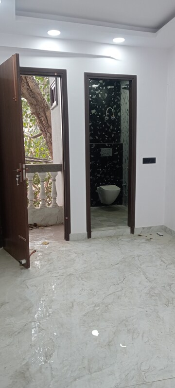Building Lobby in 3 BHK Builder Floor at Govindpuri – for Rent