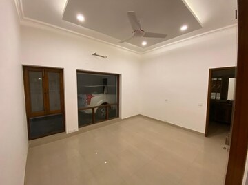 Room in 4 BHK Builder Floor at Vasant Vihar – for Rent