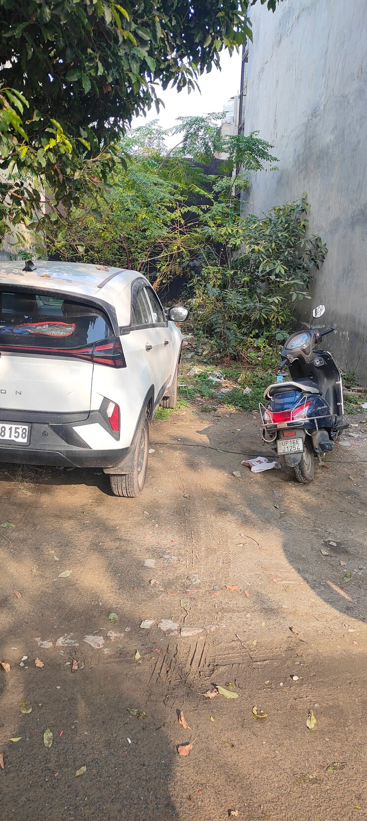  Parking, sector 40 5 Bedroom 162 Sq.Mt. Independent House In Sector 40 Noida 8284196