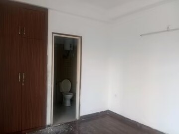 Room in 2 BHK Builder Floor at Vatika INXT Emilia floors, Sector 82 – for Rent