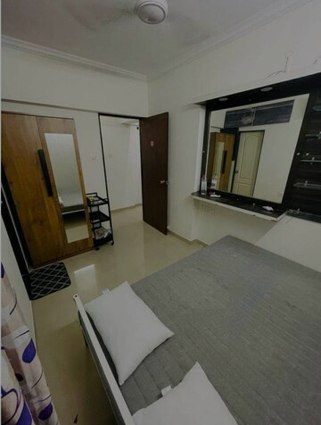 Room in 2 BHK Apartment at JP Unity Tower, Lower Parel – for Rent