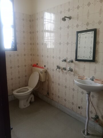 Bathroom in 1 BHK Builder Floor at Sector 18 – for Rent