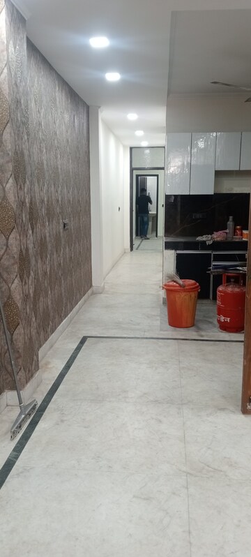 Parking in 3 BHK Builder Floor at Govindpuri – for Rent