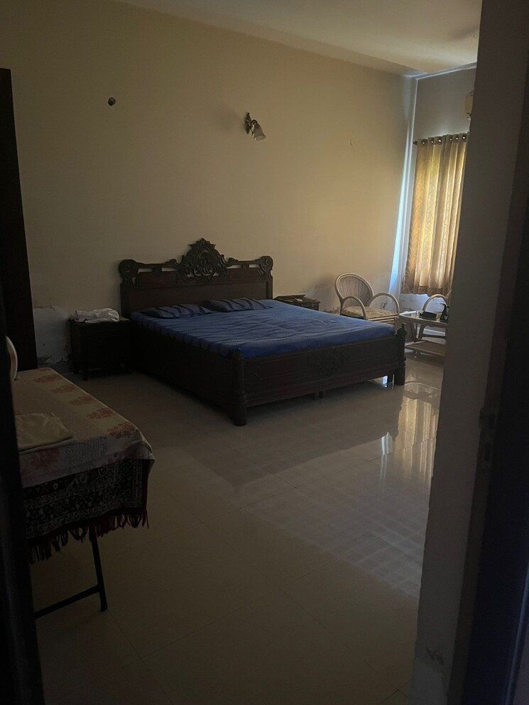 Bedroom, sector 61 6+ Bedroom 162 Sq.Mt. Independent House In Sector 61 Noida 8284284