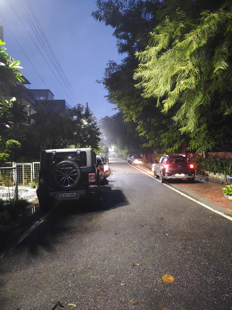  Parking, sector 61 6+ Bedroom 162 Sq.Mt. Independent House In Sector 61 Noida 8284284