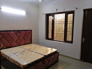 Bedroom in 2 BHK Builder Floor at Super Mart 1, Sector 27 – for Rent