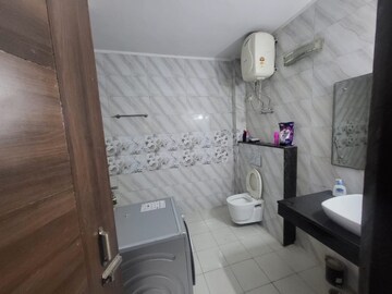 Bathroom in 2 BHK Builder Floor at Super Mart 1, Sector 27 – for Rent