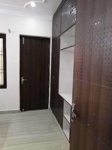 Building Lobby in 2 BHK Builder Floor at Super Mart 1, Sector 27 – for Rent