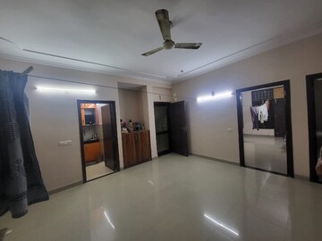 Room in 2 BHK Builder Floor at Super Mart 1, Sector 27 – for Rent