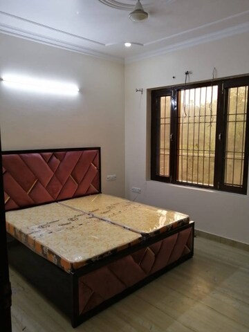 Bedroom in 2 BHK Builder Floor at Super Mart 1, Sector 27 – for Rent