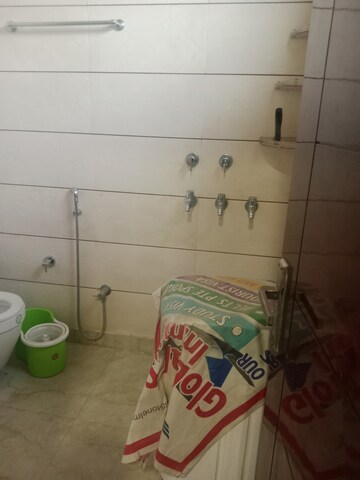 Bathroom in 1 BHK Builder Floor at Sector 18 – for Rent