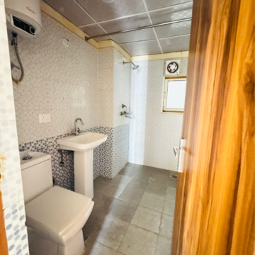 Bathroom in 3.5 BHK Apartment at Aims Golf City, Noida Central – for Rent