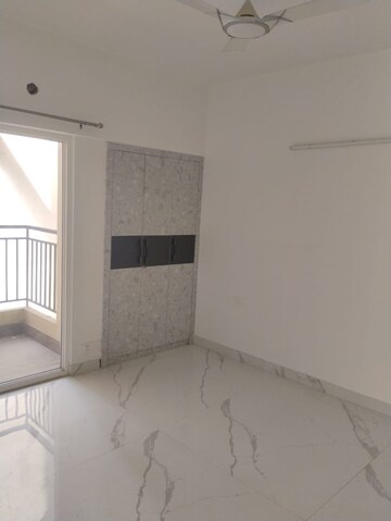 Room in 4 BHK Apartment at Ace Divino, Sector 1 Greater Noida – for Rent