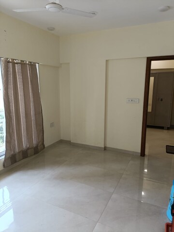 Room in 1 BHK Apartment at Devika Towers, Collectors Colony – for Rent
