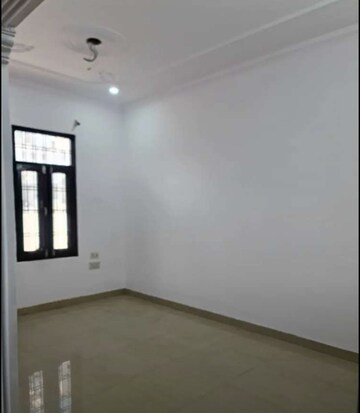 Room in 2 BHK Independent House at Jankipuram – for Rent