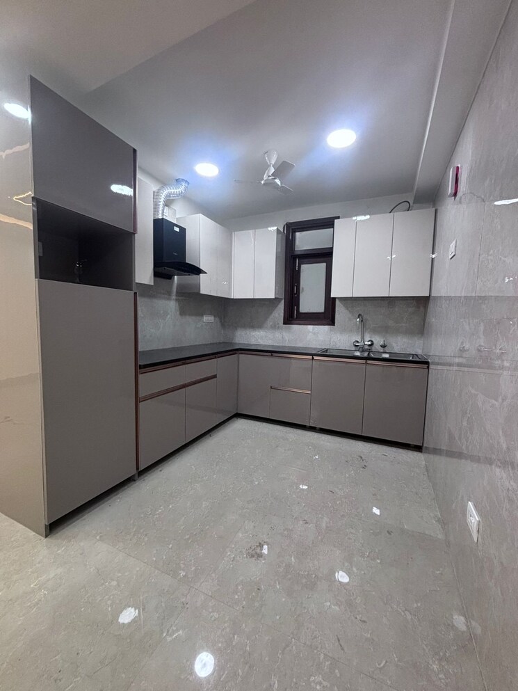 Kitchen, navjeevan vihar 3 Bedroom 1300 Sq.Ft. Builder Floor In Navjeevan Vihar Delhi 8284442