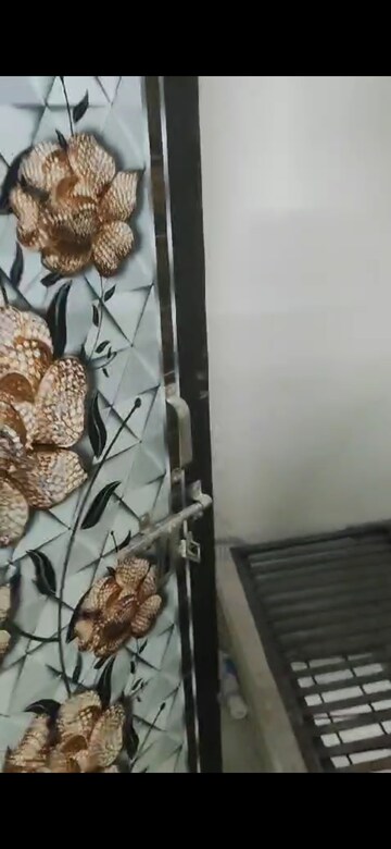 Furnished Amenities in 2.5 BHK Builder Floor at New Ashok Nagar – for Sale