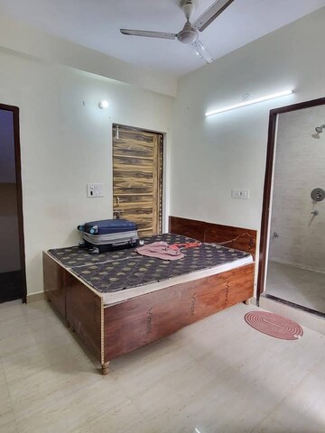 Bedroom in 1 RK Builder Floor at Super Mart 1, Sector 27 – for Rent