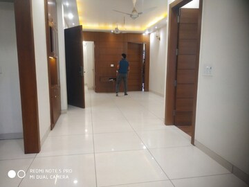 Building Lobby in 2.5 BHK Builder Floor at Sushant Lok 3, Sector 57 – for Sale
